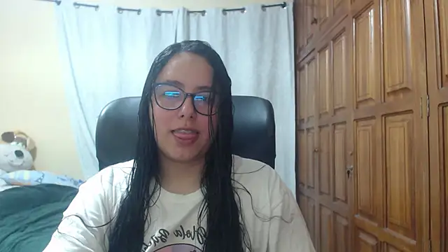 Venus cat  online show from April 12, 1:41 am