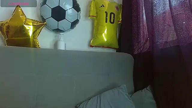 JuliethaFox online show from July 4, 4:58 pm
