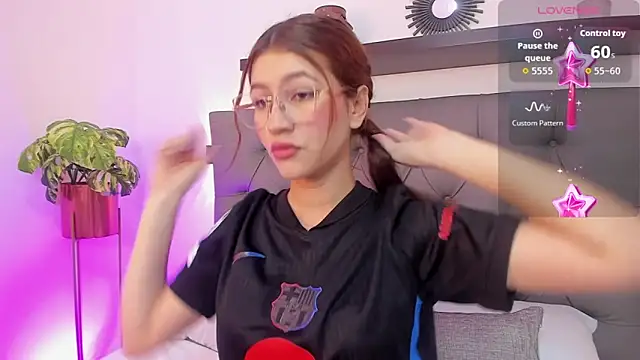 ariel blossomm online show from October 21, 12:31 pm