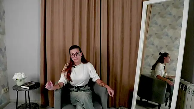 ElseMacia online show from October 2, 11:59 am