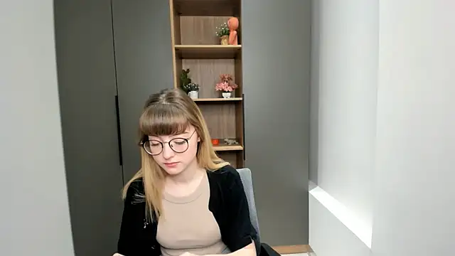 YukikoCarlis online show from October 2, 4:28 am
