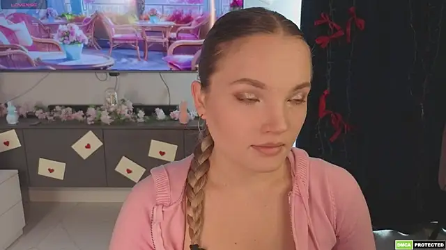 JulieLupo online show from April 10, 6:52 am