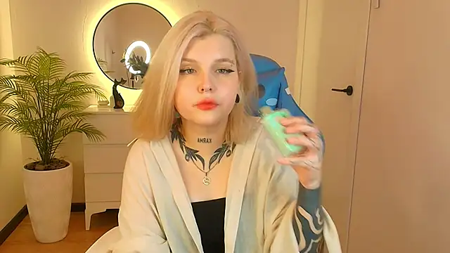 Shad0wPurr online show from October 3, 8:52 am