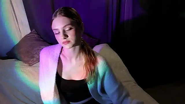 midnightMaya online show from October 19, 8:00 pm