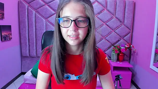 sarah sweett  online show from April 11, 2:54 pm