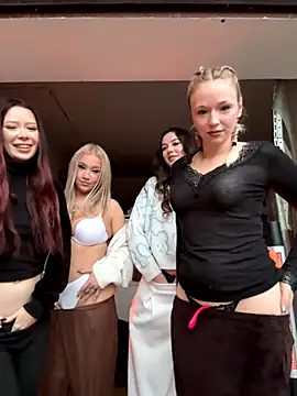 RollDolls online show from December 4, 5:10 am