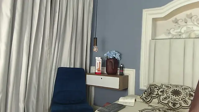 Pamhamiltom online show from October 3, 6:35 pm