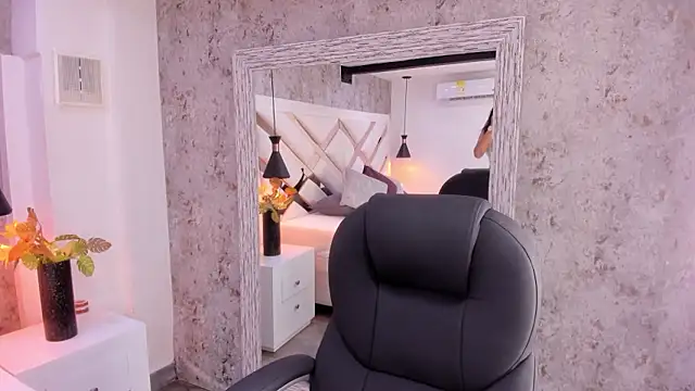 Vanessa Rain  online show from February 18, 7:35 pm