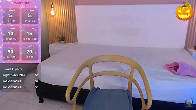 ZaraFoxx7 online show from November 8, 8:25 pm