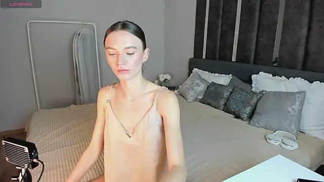 EvaToniz online show from November 14, 1:05 am