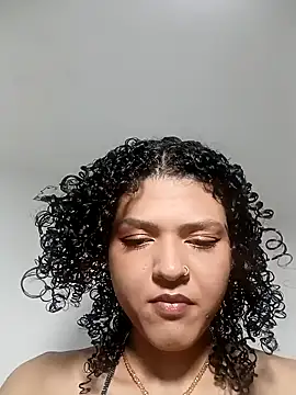 Larissinhamm online show from November 9, 8:05 pm