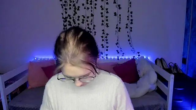 shy elina01 online show from October 18, 10:40 am