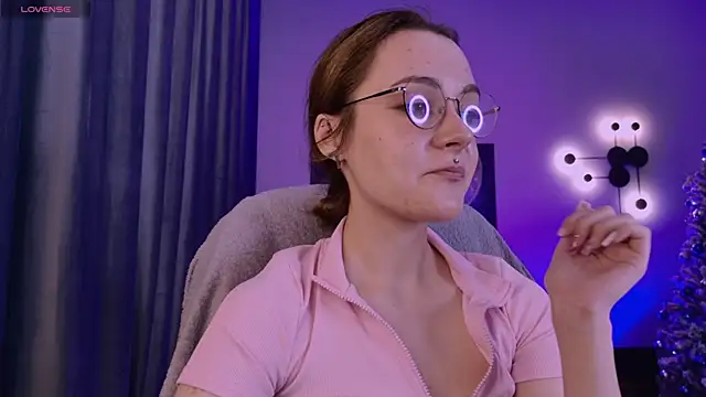 ElizabethMilller  online show from December 19, 10:13 pm