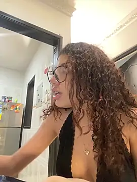 Azza  Slimene online show from October 20, 5:38 pm