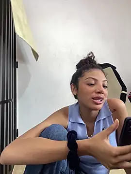 Azza  Slimene online show from October 26, 8:15 pm