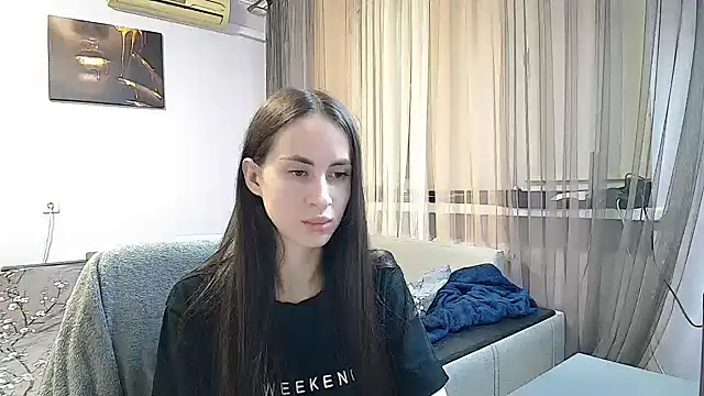 Chloe Skims online show from October 12, 4:42 pm