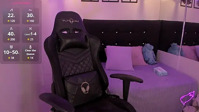 Haiily Baeker online show from October 11, 3:48 pm