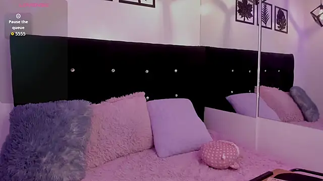 Haiily Baeker online show from November 10, 4:24 pm