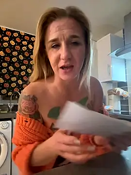 MimiMaee online show from October 27, 8:03 pm