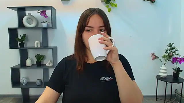 OliviaMontgommery online show from October 10, 5:23 am