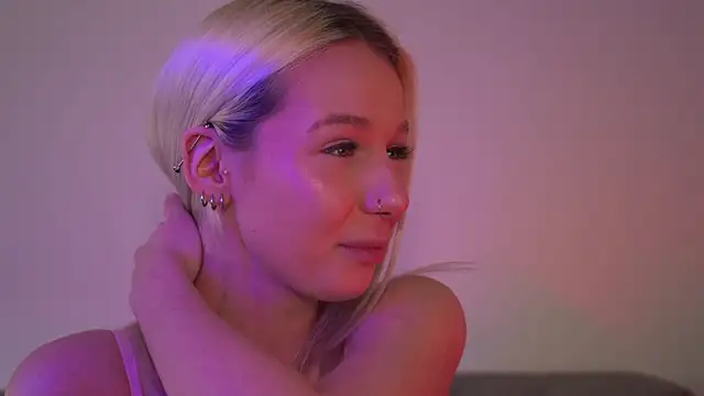 RanyThomson online show from April 12, 3:04 pm