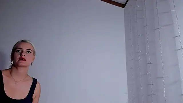 lili latina47 online show from October 17, 8:34 pm