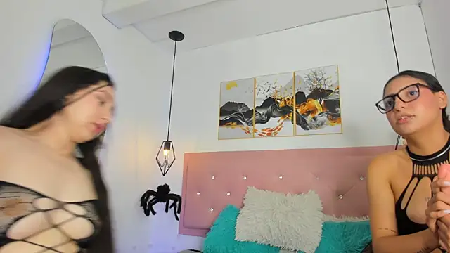 kiara and christy online show from October 9, 2:32 pm