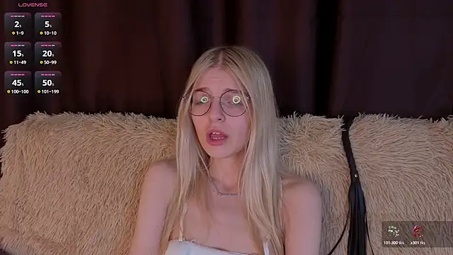 MonicaShiny online show from October 25, 5:09 pm