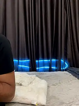 vickyandtania online show from January 15, 5:08 pm