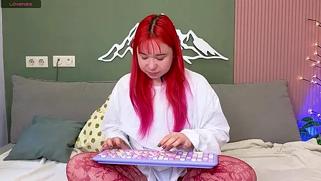 Klee Love online show from October 12, 4:37 am