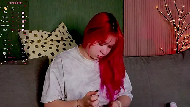 Klee Love online show from November 15, 4:24 am