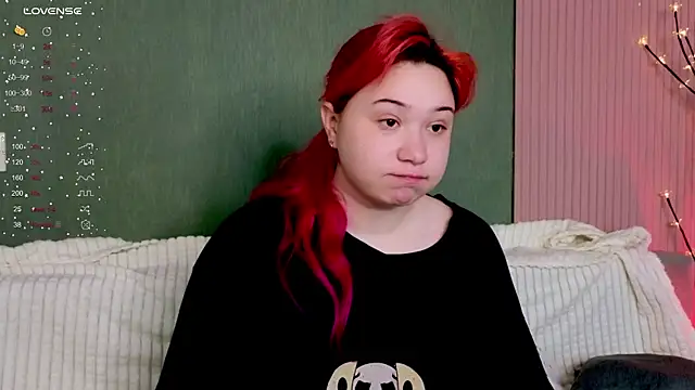 Klee Love online show from November 18, 5:41 am