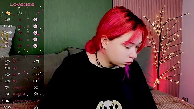 Klee Love online show from November 9, 6:31 am