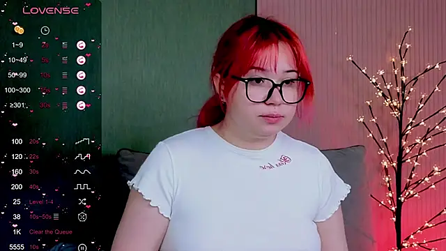 Klee Love online show from November 8, 5:01 am