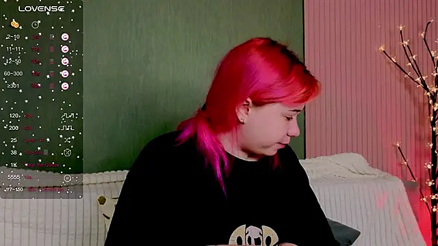 Klee Love online show from November 22, 4:15 am