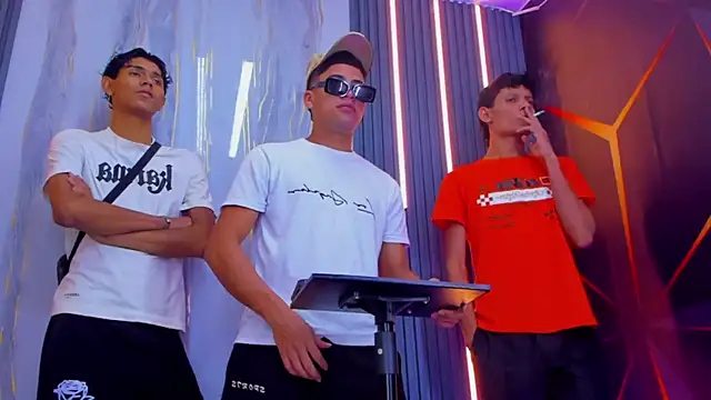 Play boys Hot2 online show from November 6, 1:06 pm