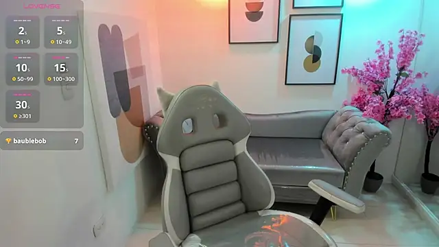 Juliie coper online show from October 25, 12:46 pm