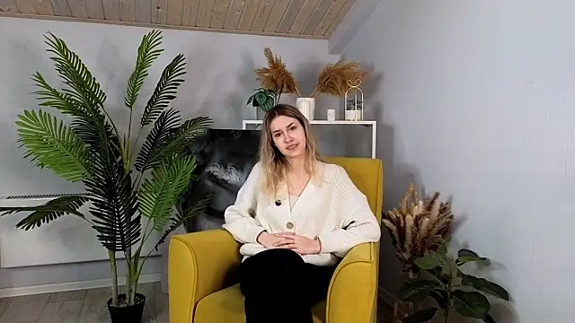 RoxaneDuperre online show from October 4, 7:14 am