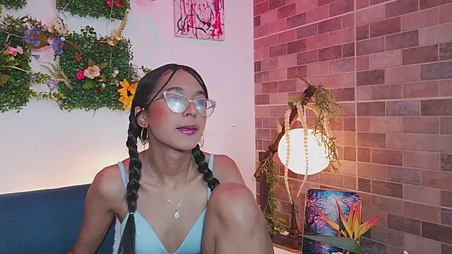 luna valen online show from March 11, 4:38 am