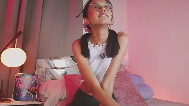 luna valen online show from November 18, 10:00 pm