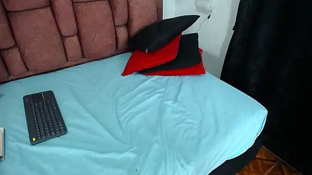 vauroraper online show from November 19, 2:00 am