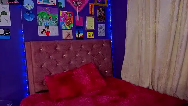 kimhilton  online show from April 9, 3:42 am