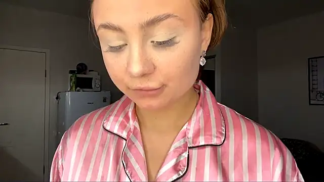 LunaMoonstar online show from November 3, 2:10 pm