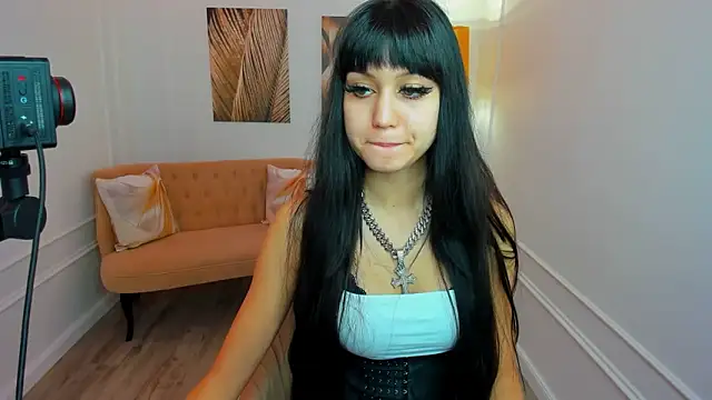 TiffanyYounge online show from February 4, 12:19 pm