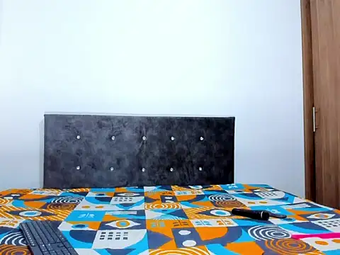 britney london x online show from November 18, 4:24 am