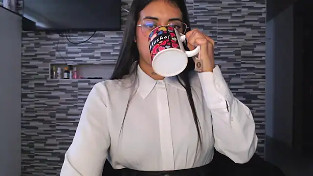 Carla Bennett   online show from November 18, 11:44 am