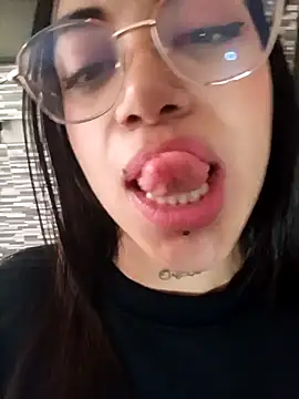 Carla Bennett   online show from November 10, 12:00 pm