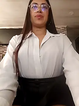 Carla Bennett   online show from November 19, 11:54 am