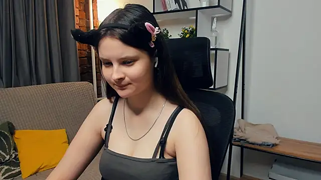 SkyDoll online show from October 12, 10:45 pm