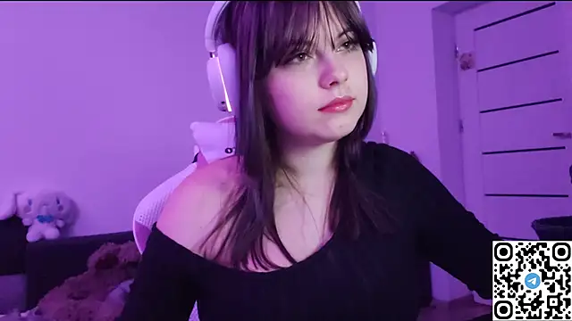 KristiBloom online show from December 3, 8:33 pm